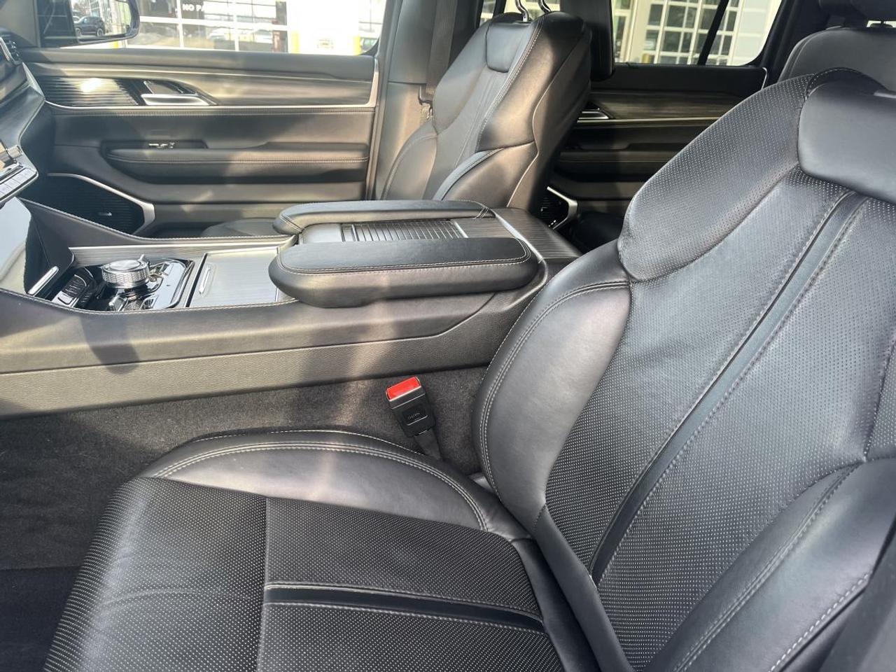 2023 Jeep Wagoneer Series III 4x4 @ 3.99% for 60 mo Photo