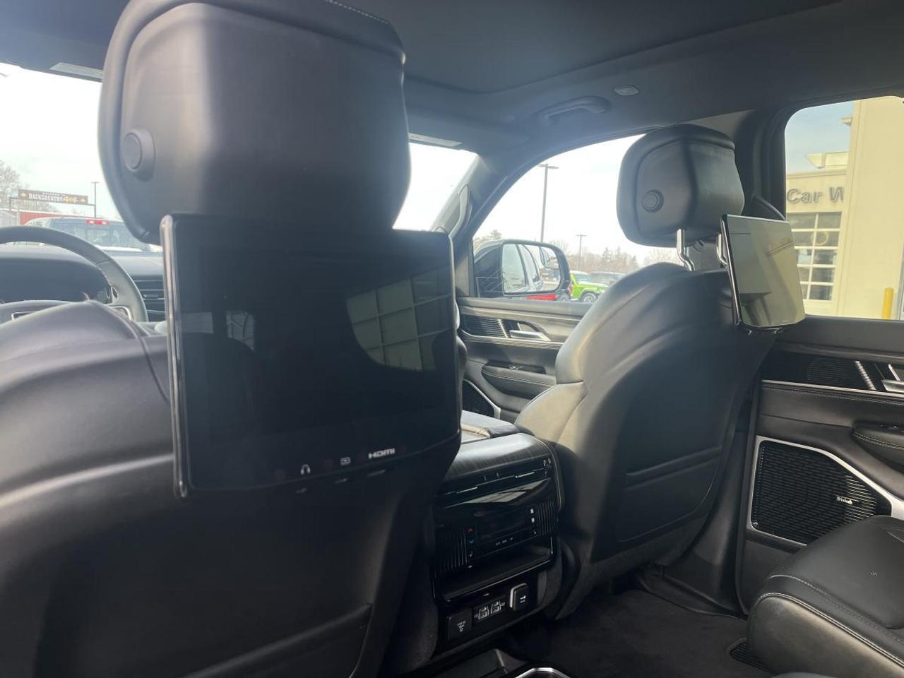 2023 Jeep Wagoneer Series III 4x4 @ 3.99% for 60 mo Photo