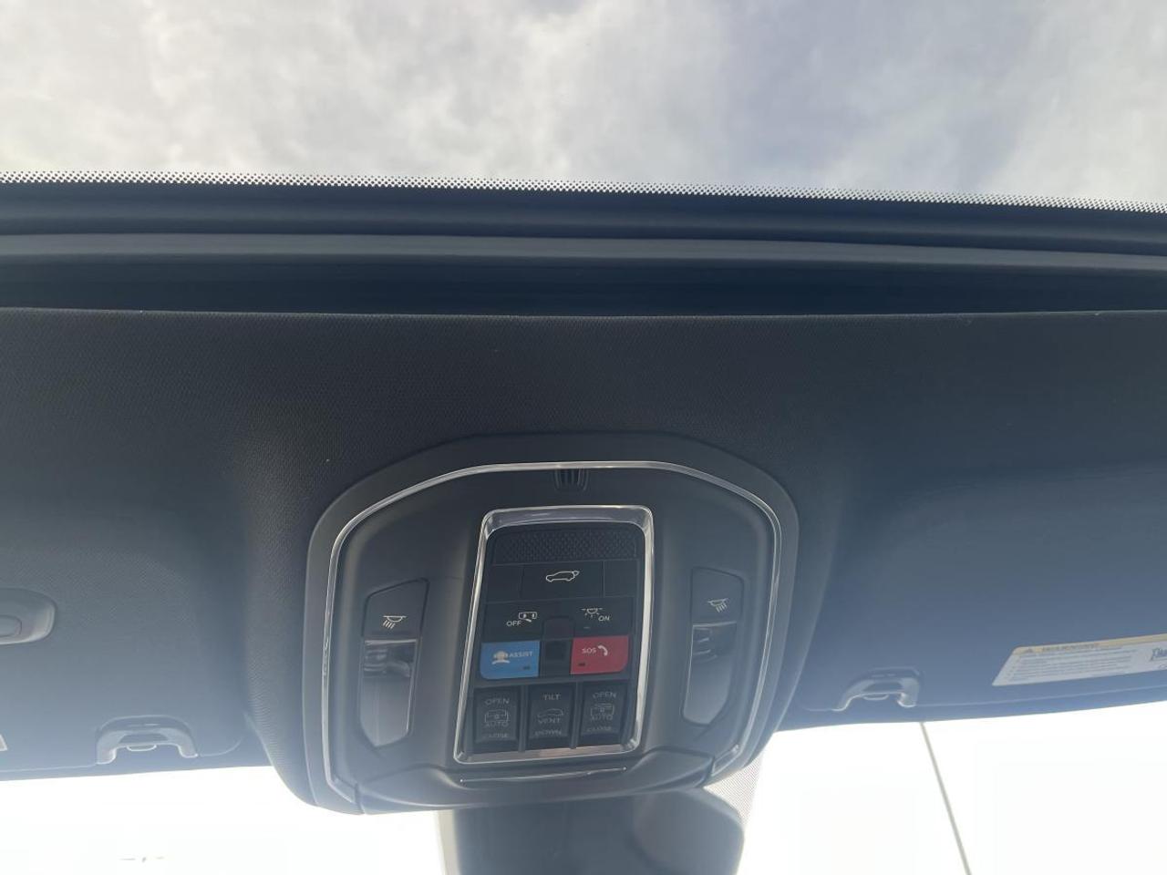 2023 Jeep Wagoneer Series III 4x4 @ 3.99% for 60 mo Photo