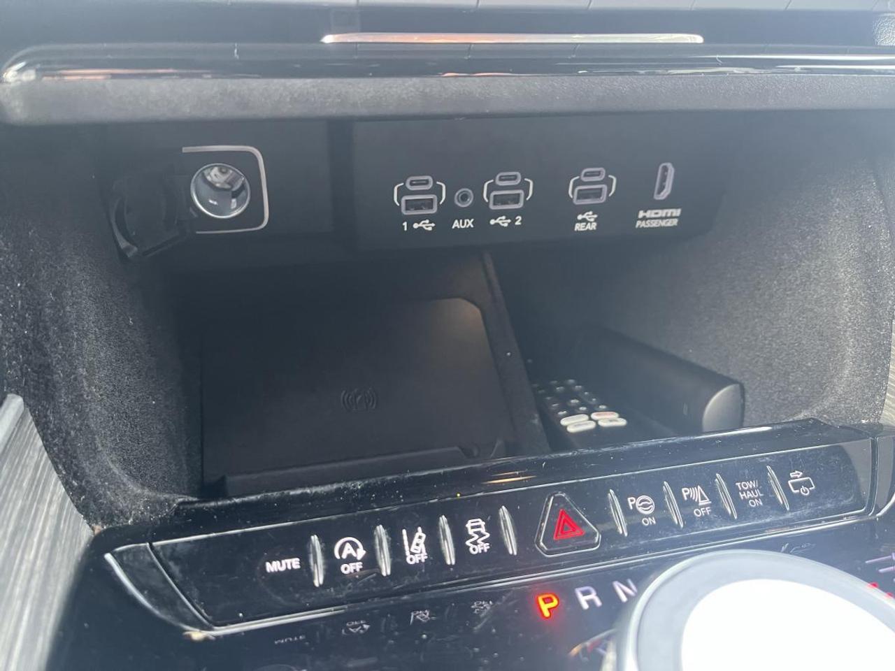 2023 Jeep Wagoneer Series III 4x4 @ 3.99% for 60 mo Photo