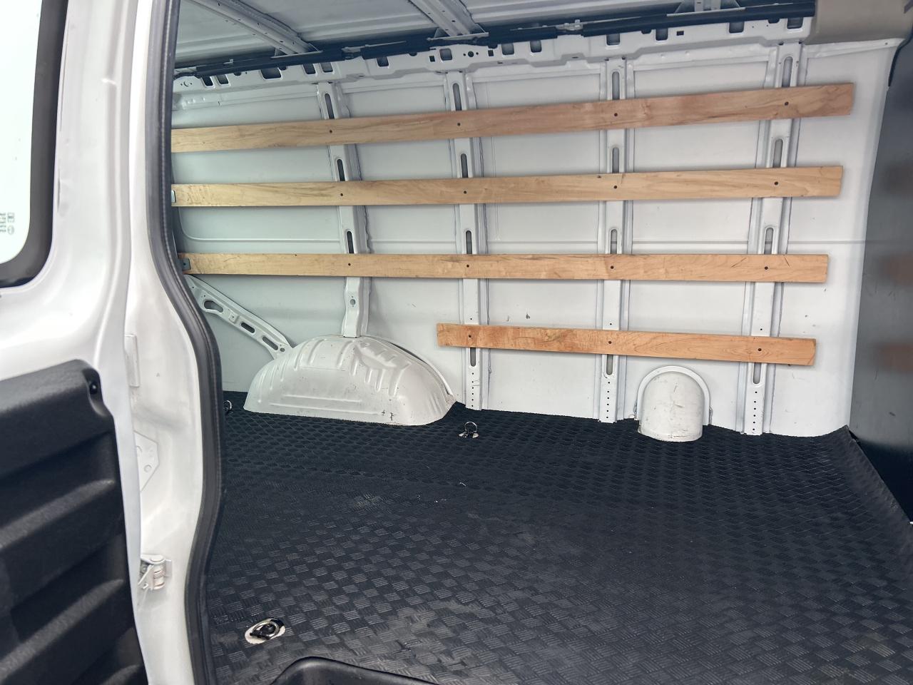 2023 GMC Savana Cargo Van 2500 Photo