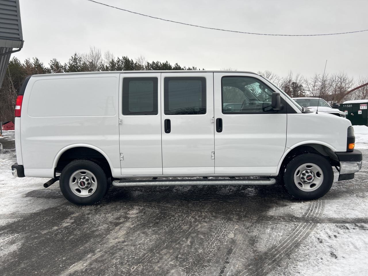 2023 GMC Savana Cargo Van 2500 Photo