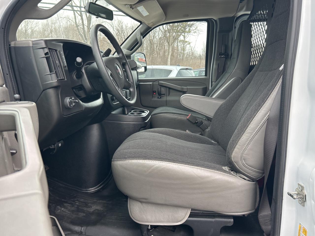 2023 GMC Savana Cargo Van 2500 Photo