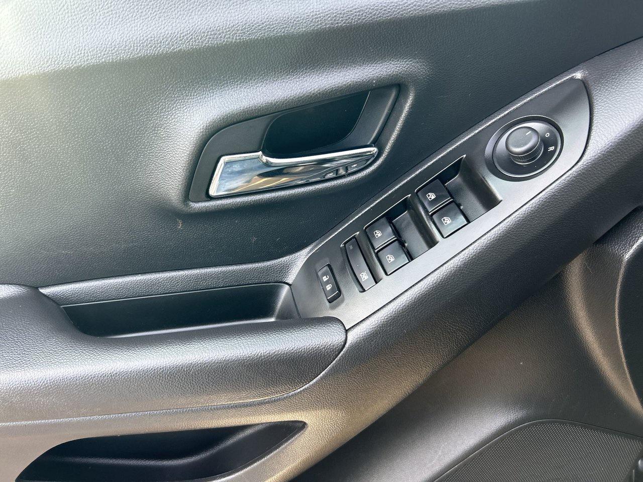 2021 Chevrolet Trax LT Low KMs Leather AWD Heated Seats Photo