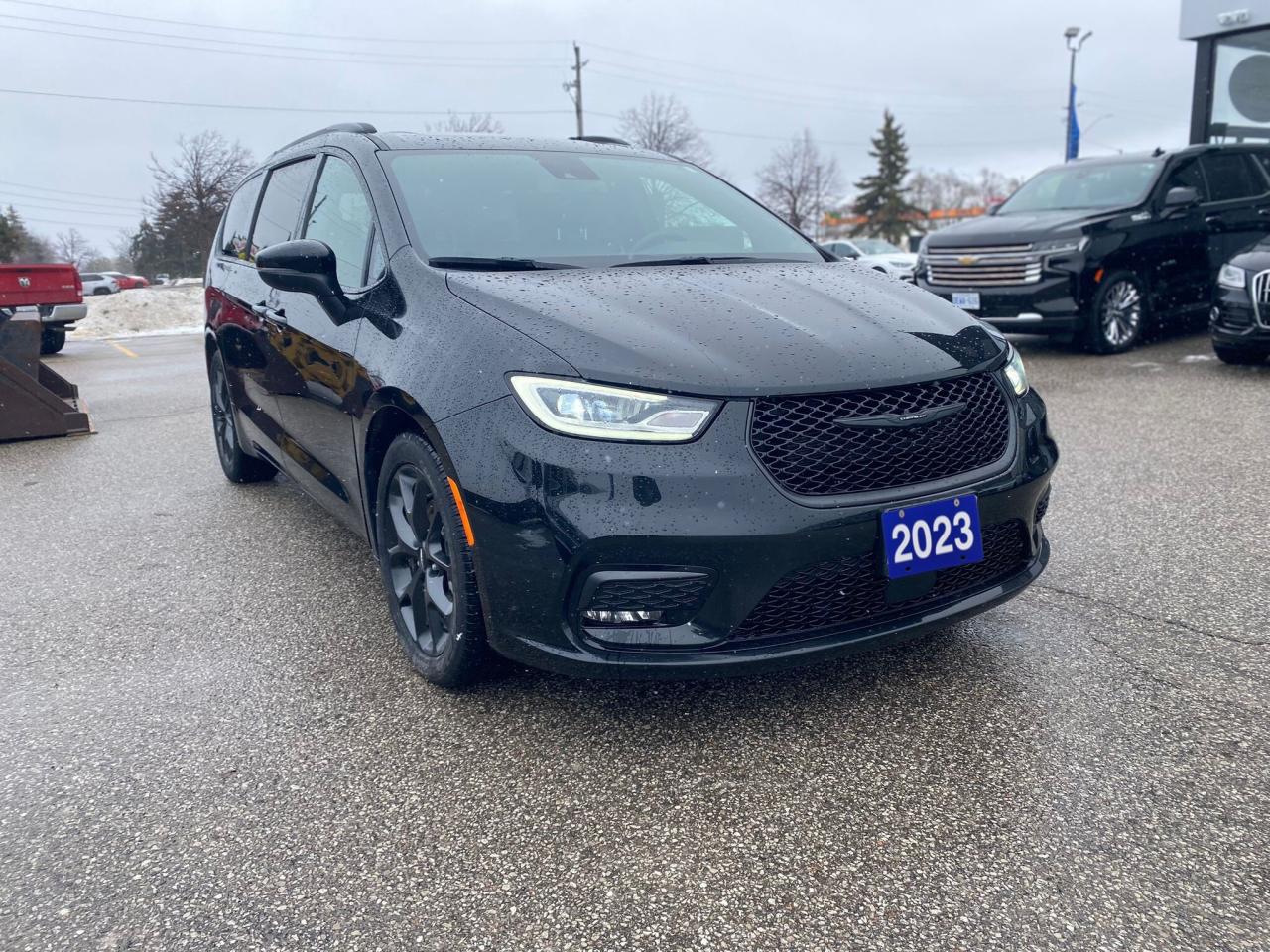 2023 Chrysler Pacifica Touring S ~Heated Leather ~Moonroof~Bluetooth ~Cam Photo4