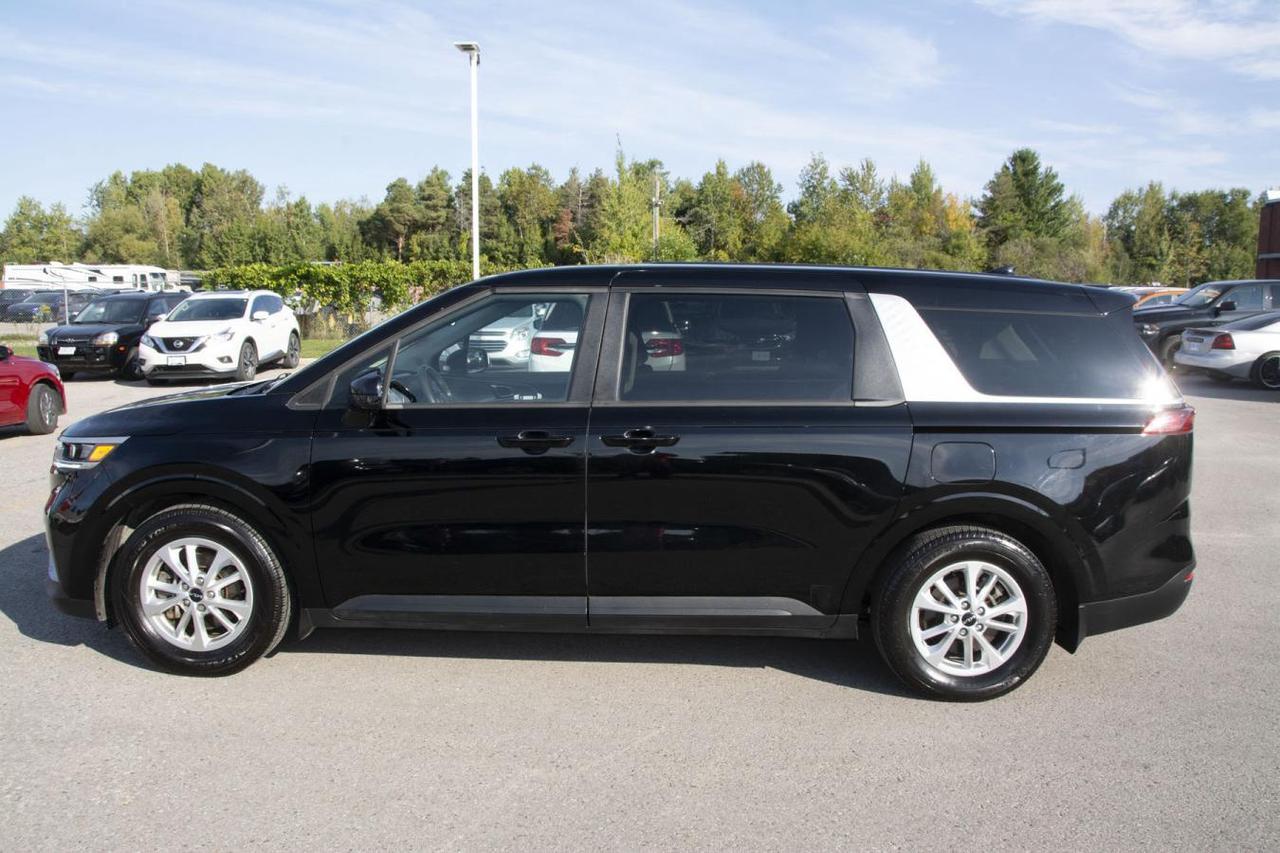 2022 Kia Carnival LX Photo2