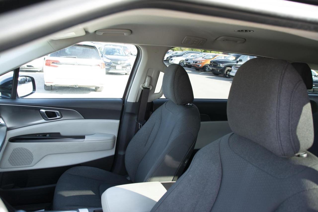 2022 Kia Carnival LX Photo