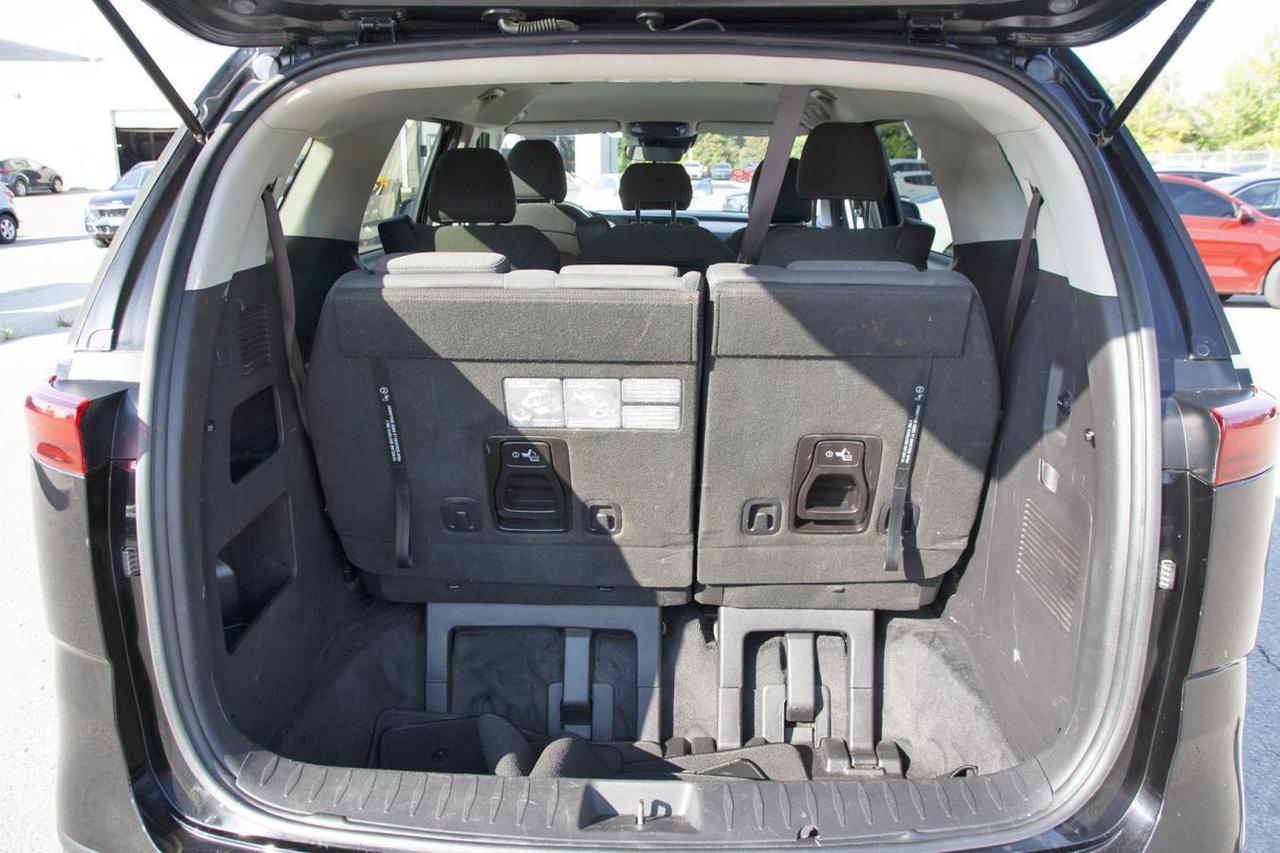 2022 Kia Carnival LX Photo