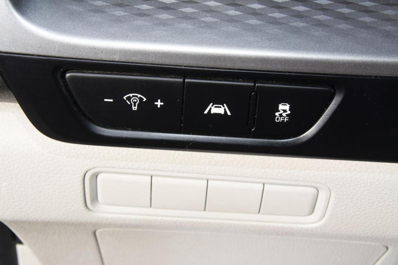 2022 Kia Carnival LX Photo