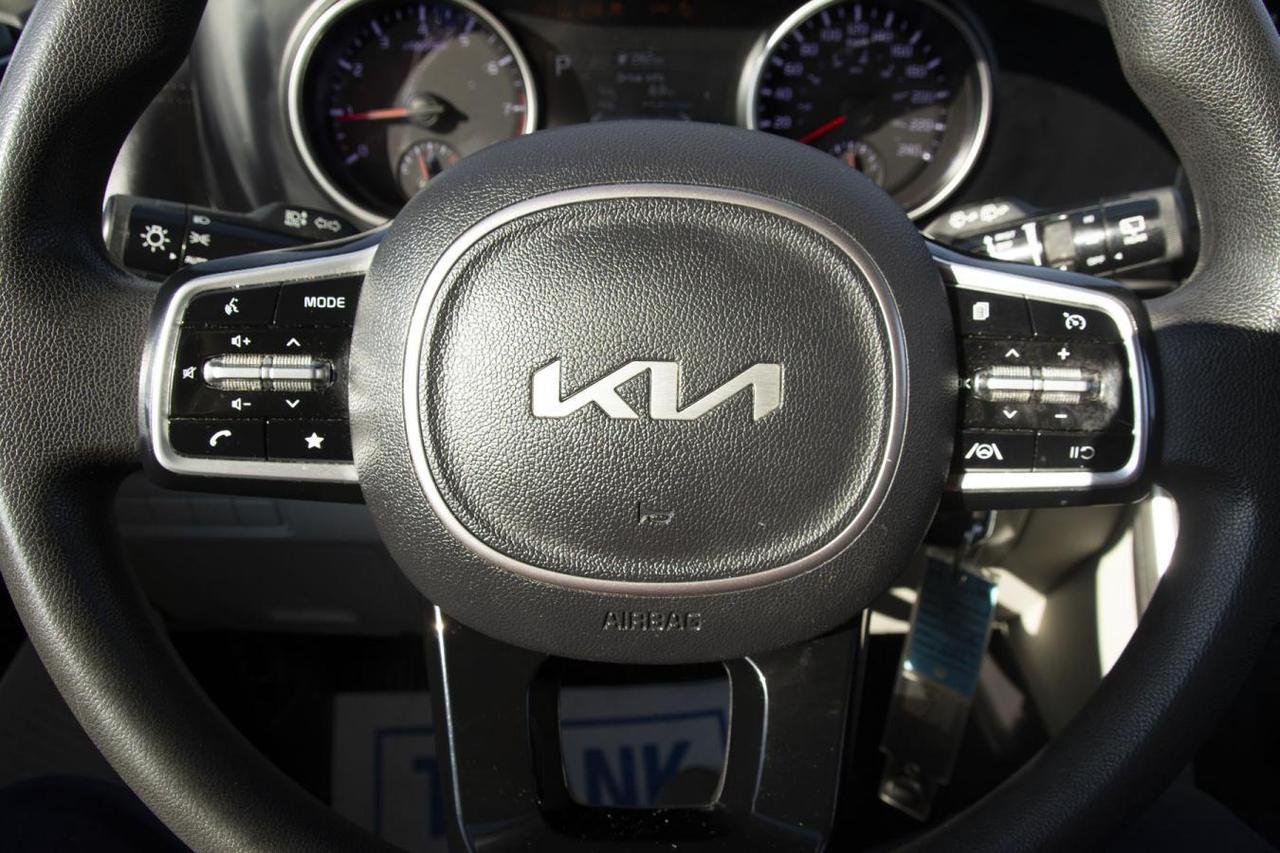 2022 Kia Carnival LX Photo