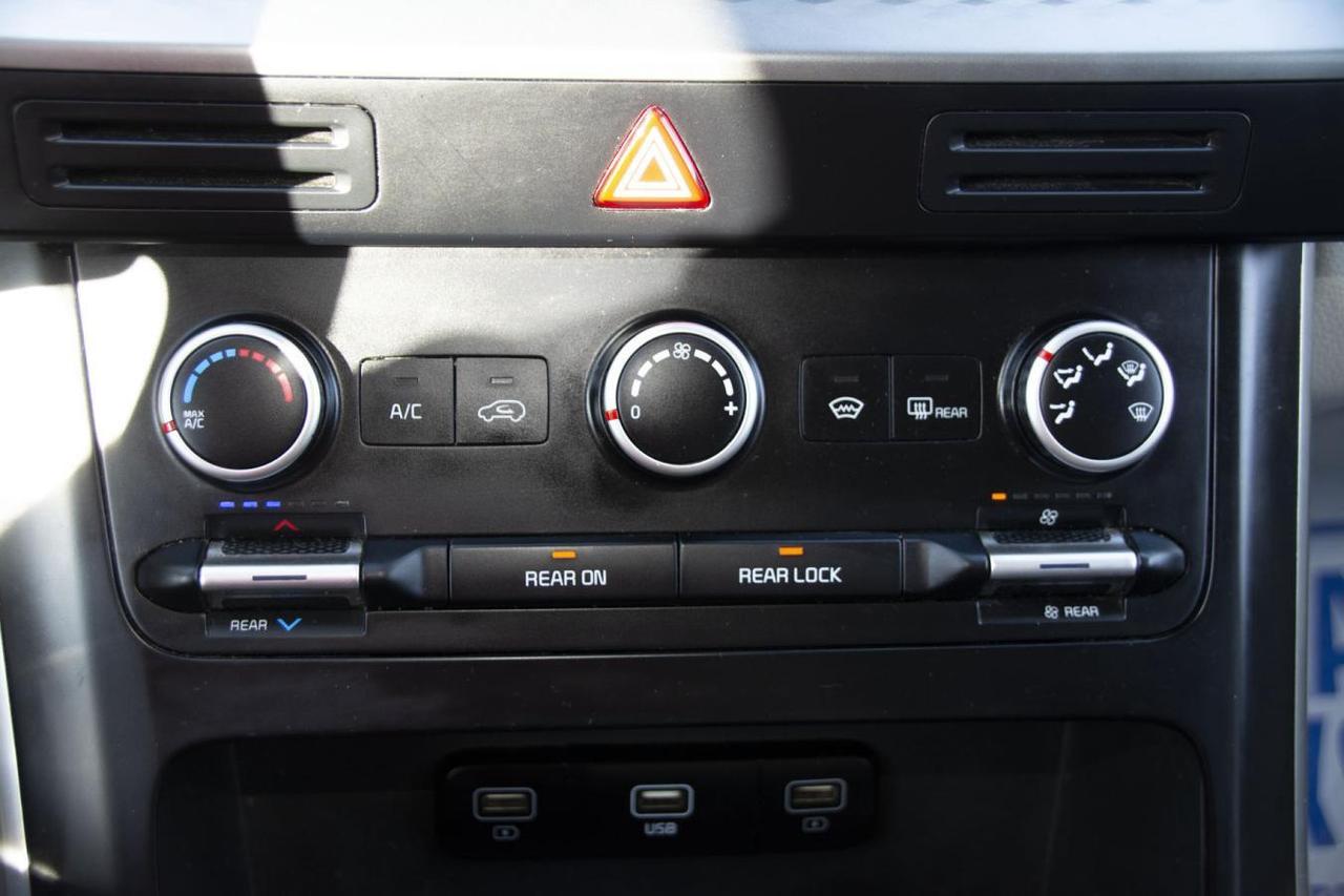 2022 Kia Carnival LX Photo