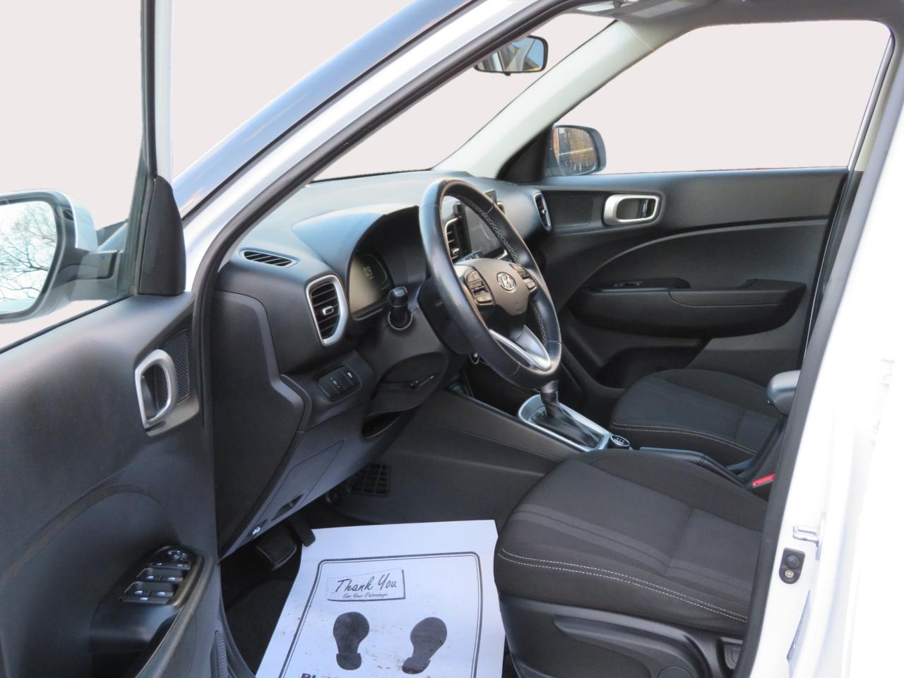 2023 Hyundai Venue Preferred IVT Photo