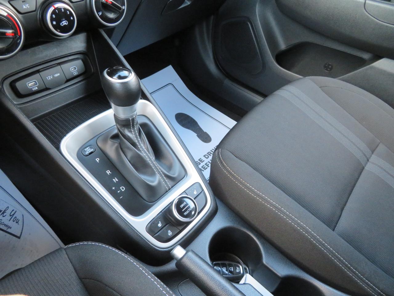 2023 Hyundai Venue Preferred IVT Photo