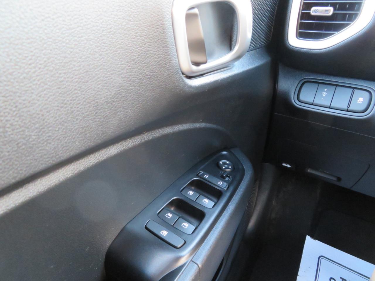 2023 Hyundai Venue Preferred IVT Photo