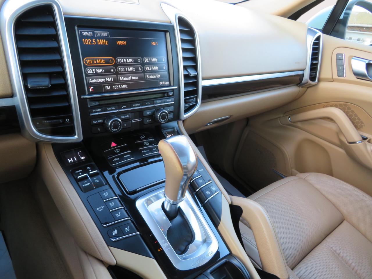 2014 Porsche Cayenne AWD PLATINUM EDITION Photo