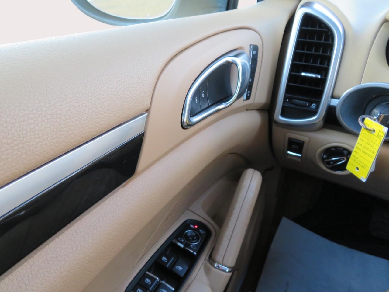 2014 Porsche Cayenne AWD PLATINUM EDITION Photo