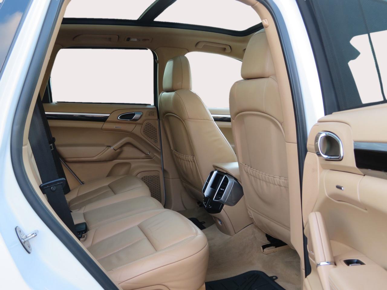 2014 Porsche Cayenne AWD PLATINUM EDITION Photo