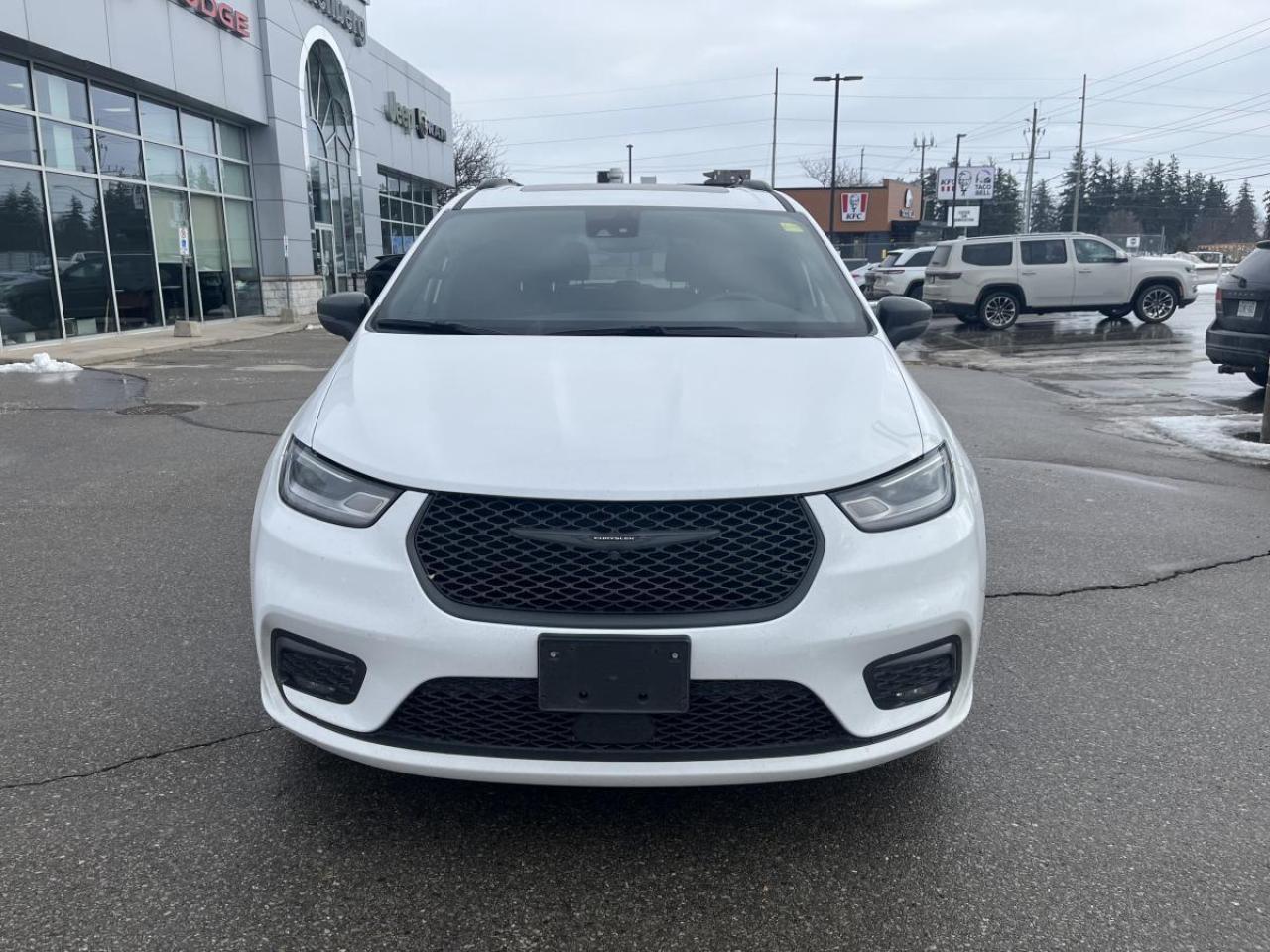 2024 Chrysler Pacifica TOURING-L FWD Photo