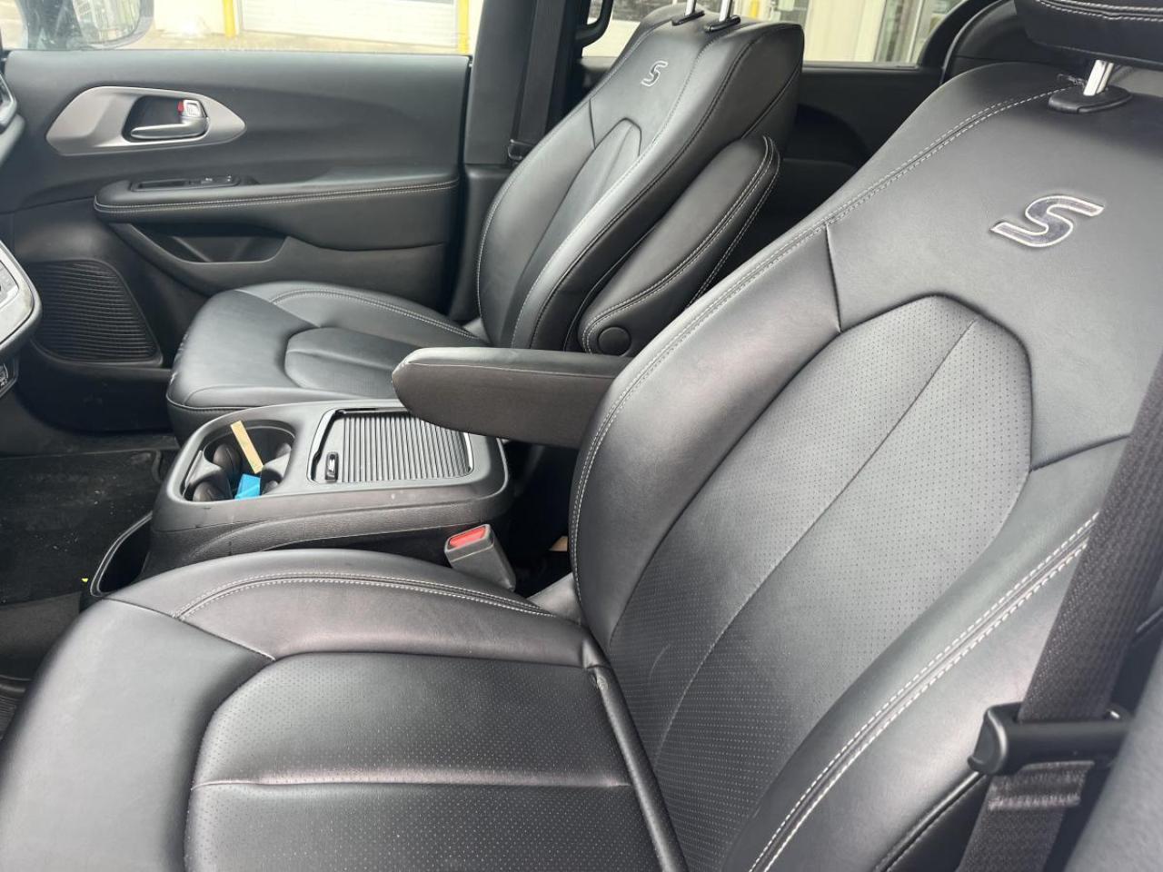 2024 Chrysler Pacifica TOURING-L FWD Photo4