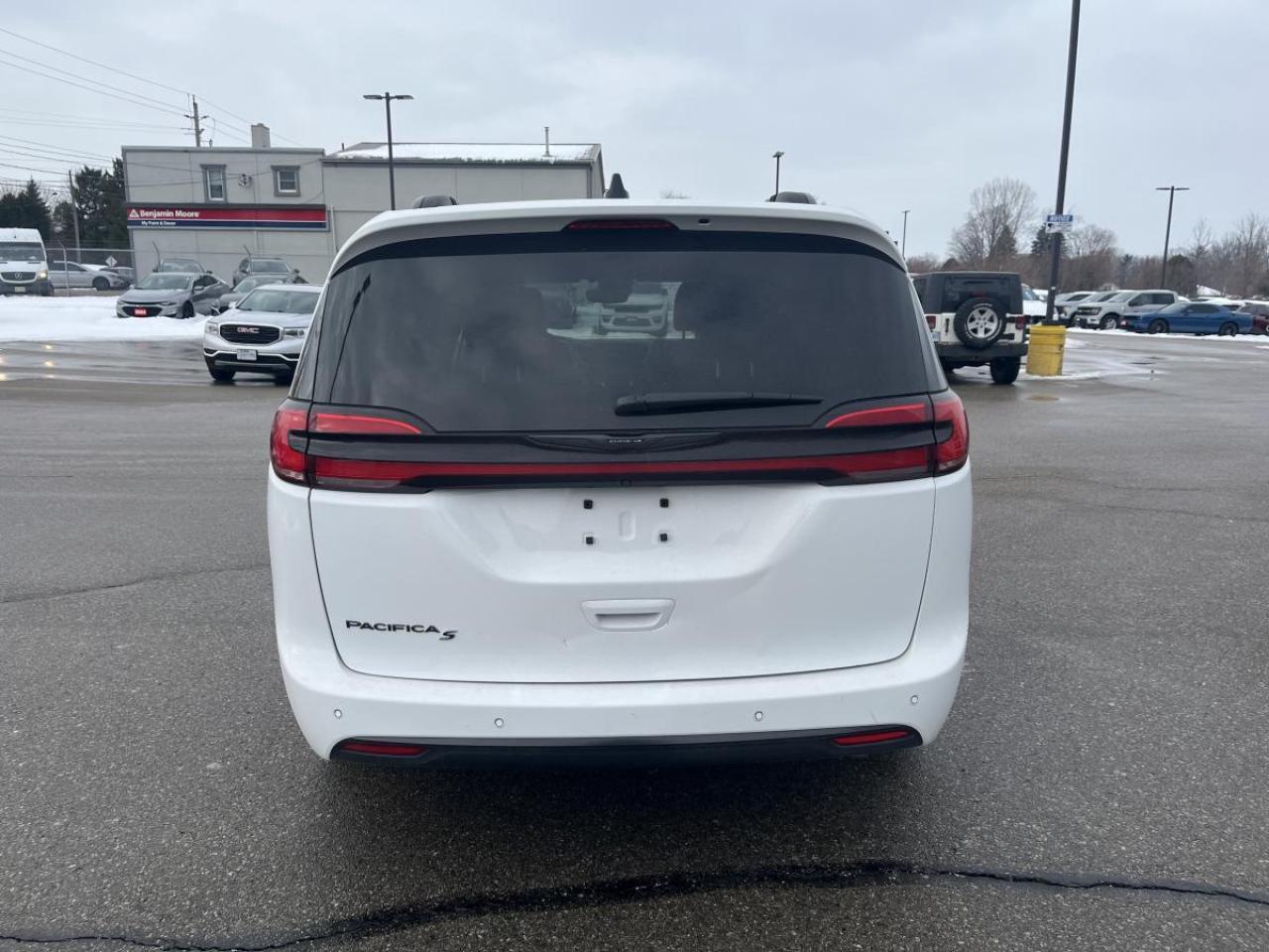 2024 Chrysler Pacifica TOURING-L FWD Photo