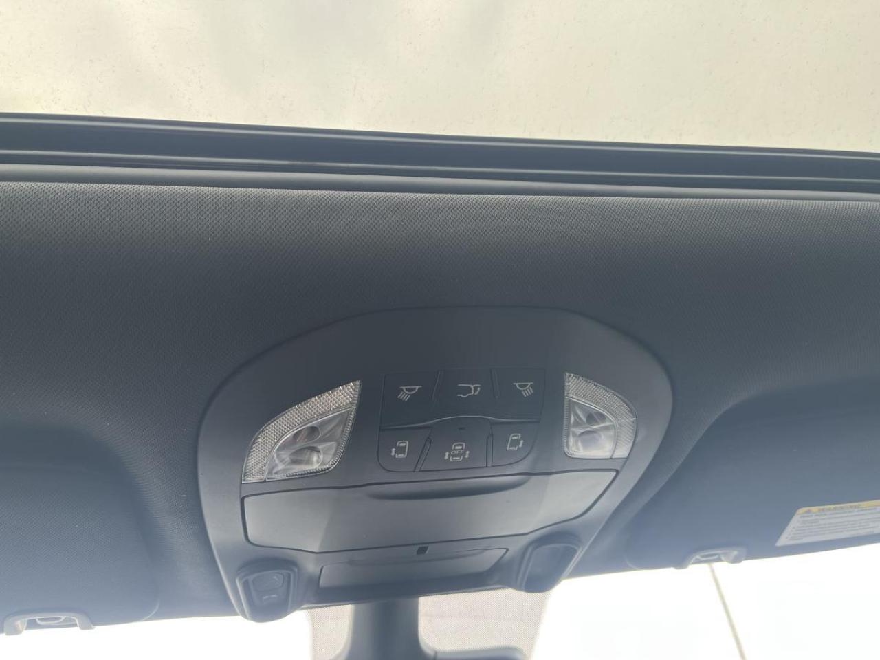 2024 Chrysler Pacifica TOURING-L FWD Photo