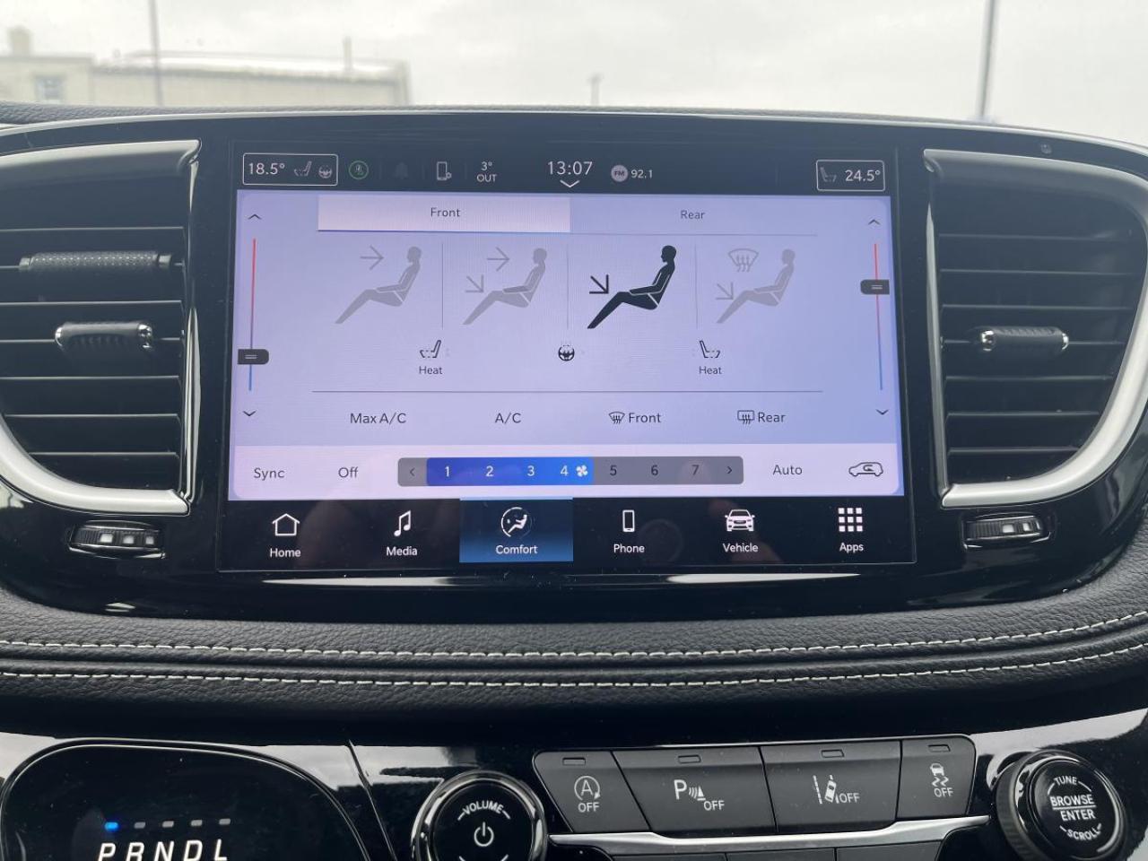 2024 Chrysler Pacifica TOURING-L FWD Photo