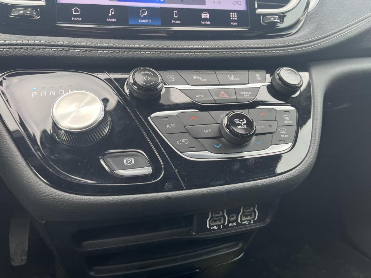 2024 Chrysler Pacifica TOURING-L FWD Photo