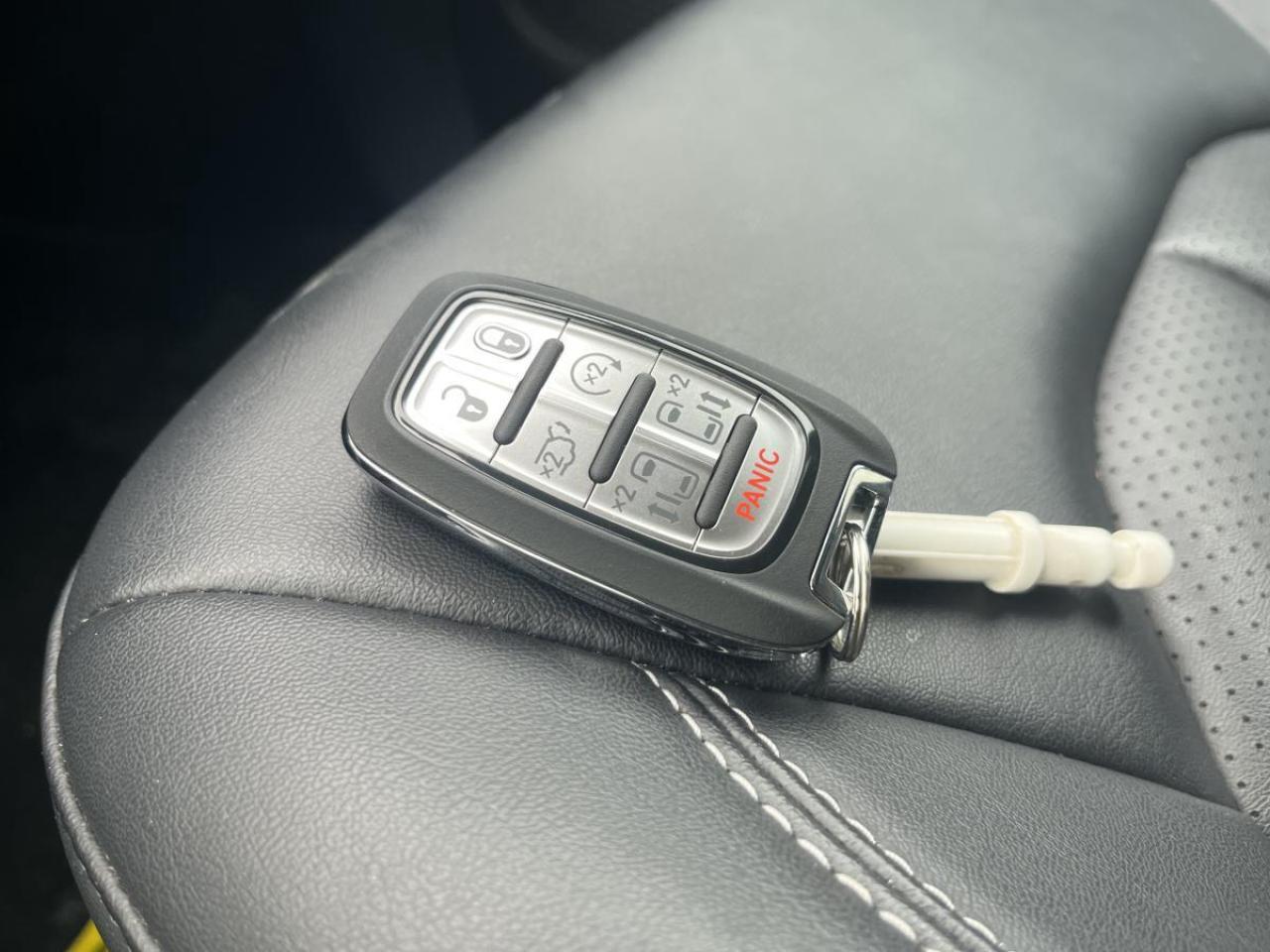 2024 Chrysler Pacifica TOURING-L FWD Photo