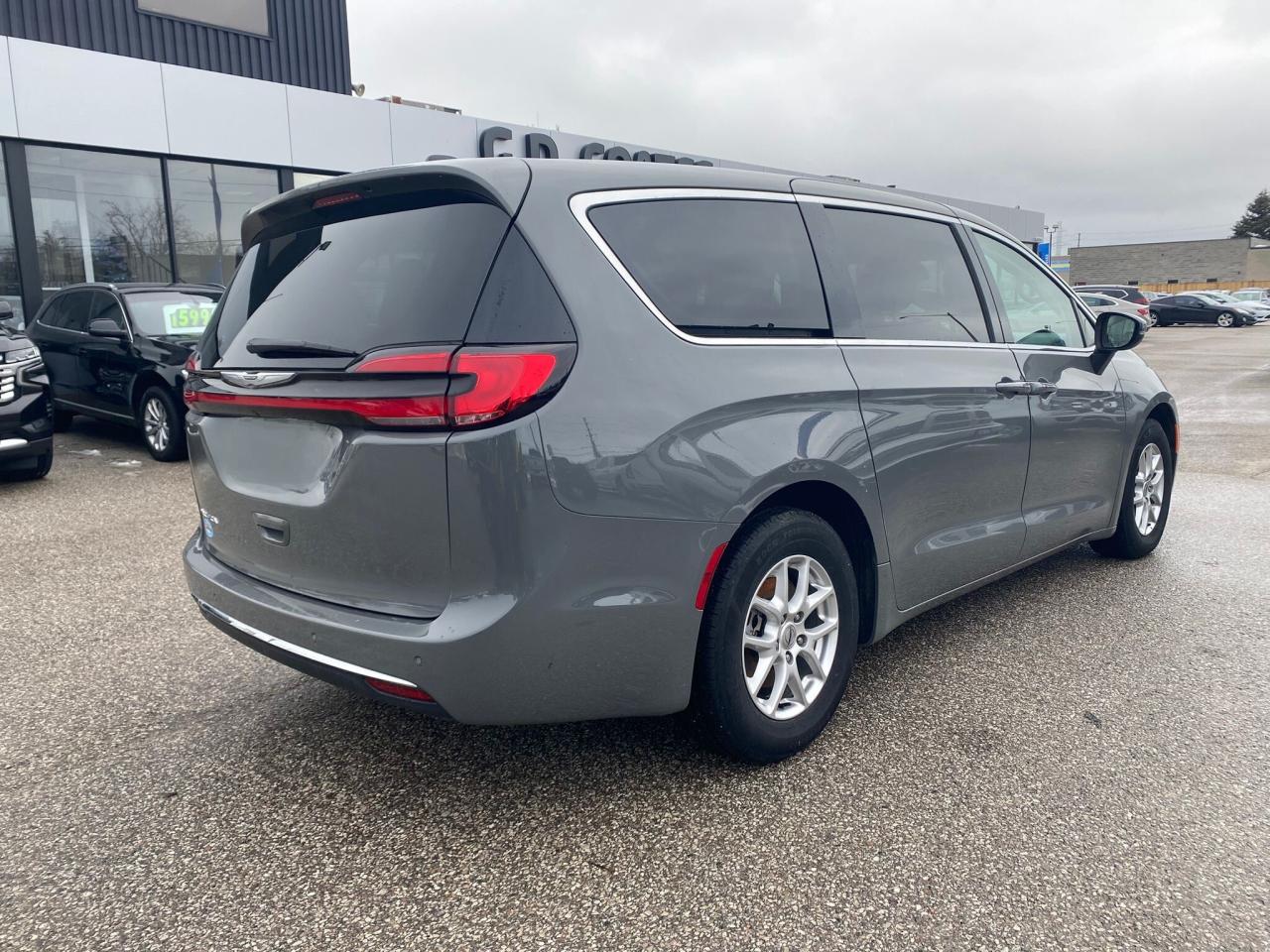 2023 Chrysler Pacifica Touring L ~Heated Leather ~Bluetooth ~Camera Photo3