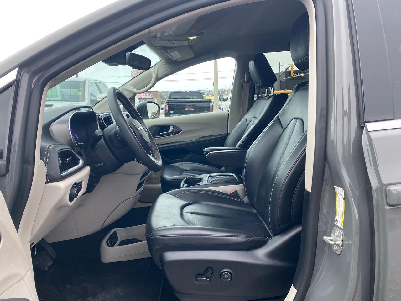 2023 Chrysler Pacifica Touring L ~Heated Leather ~Bluetooth ~Camera Photo