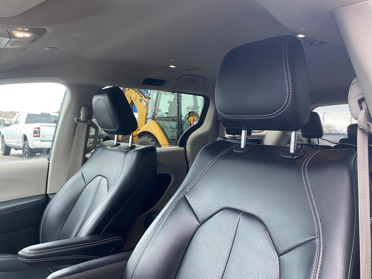 2023 Chrysler Pacifica Touring L ~Heated Leather ~Bluetooth ~Camera Photo