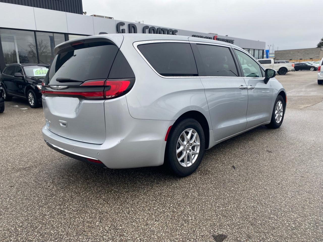 2023 Chrysler Pacifica Touring L ~Leather ~Bluetooth ~Stow 'N Go ~Camera Photo3