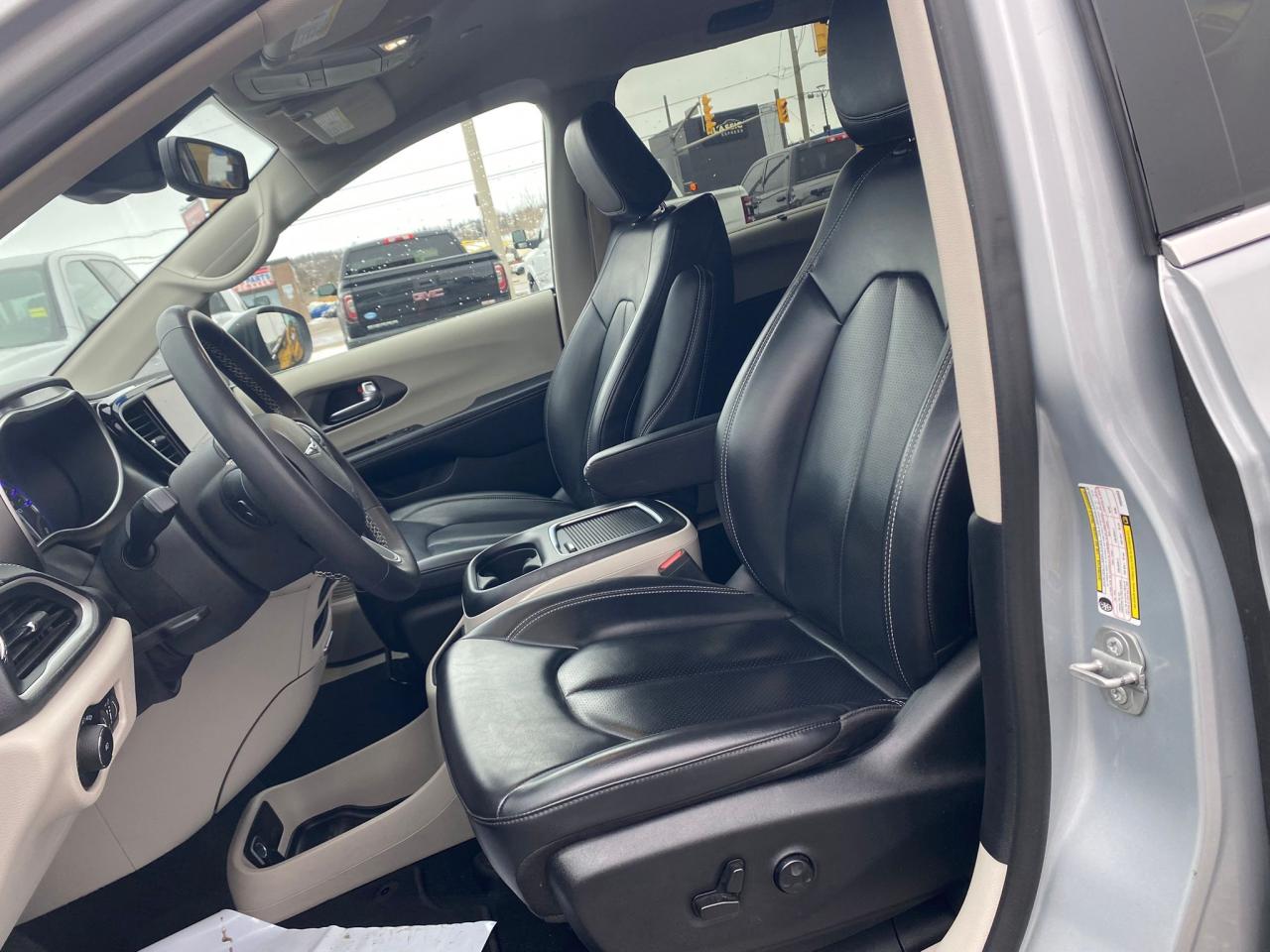 2023 Chrysler Pacifica Touring L ~Leather ~Bluetooth ~Stow 'N Go ~Camera Photo