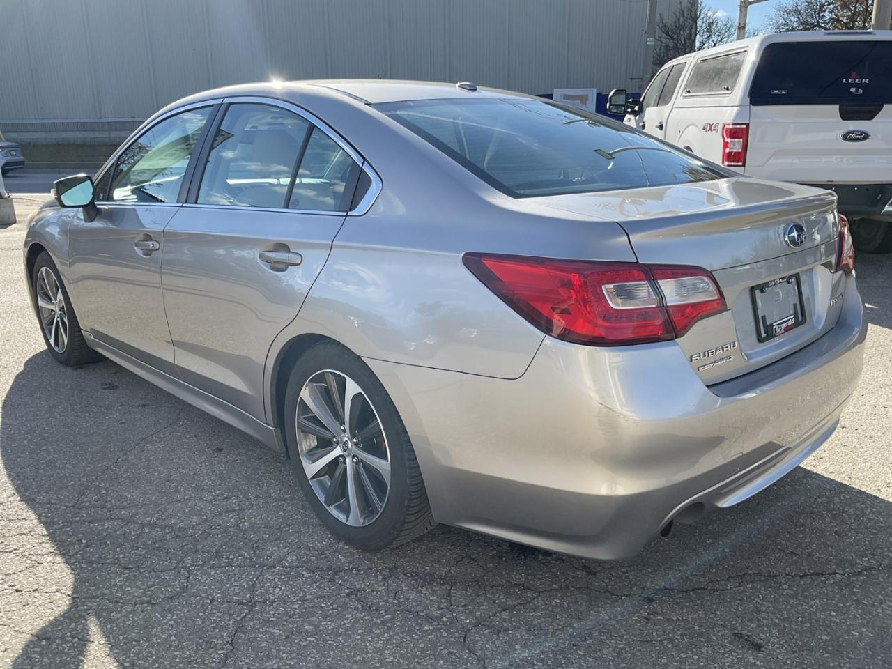 2016 Subaru Legacy 2.5i Limited & Tech Pkg - LTHR! NAV! BACK-UP CAM! Photo4