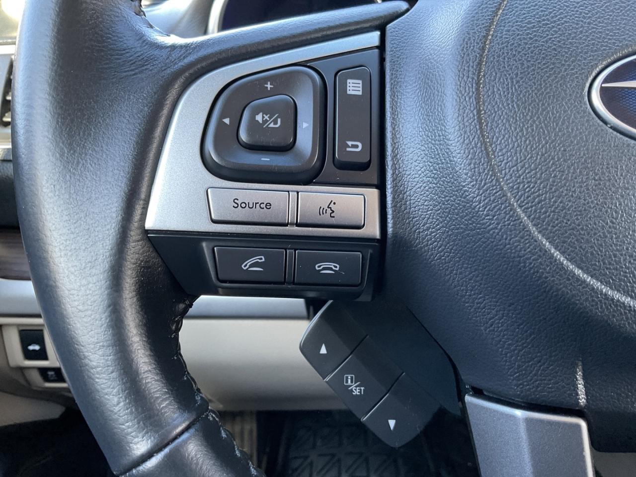 2016 Subaru Legacy 2.5i Limited & Tech Pkg - LTHR! NAV! BACK-UP CAM! Photo