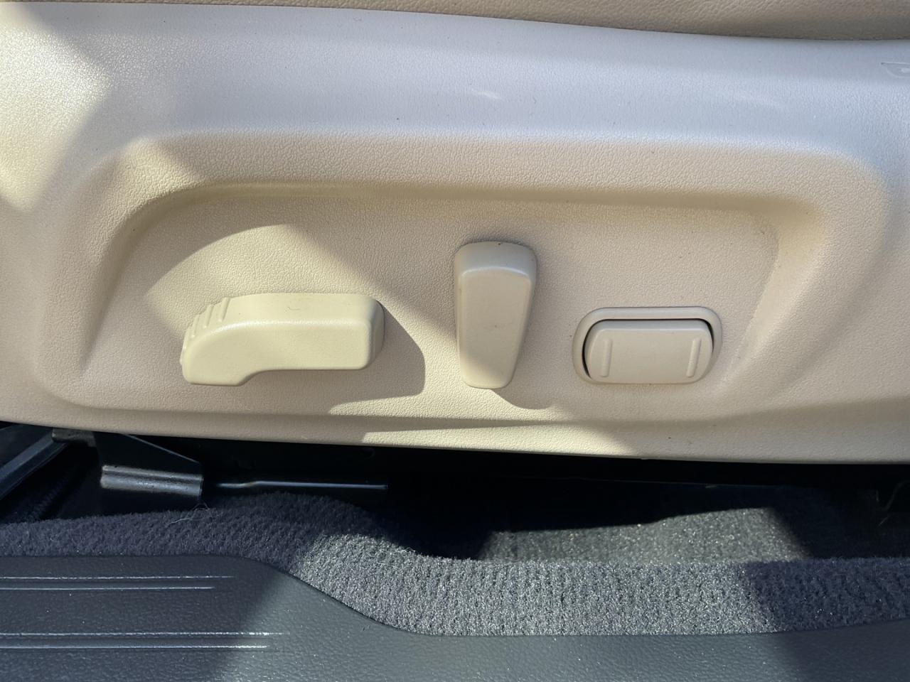 2016 Subaru Legacy 2.5i Limited & Tech Pkg - LTHR! NAV! BACK-UP CAM! Photo