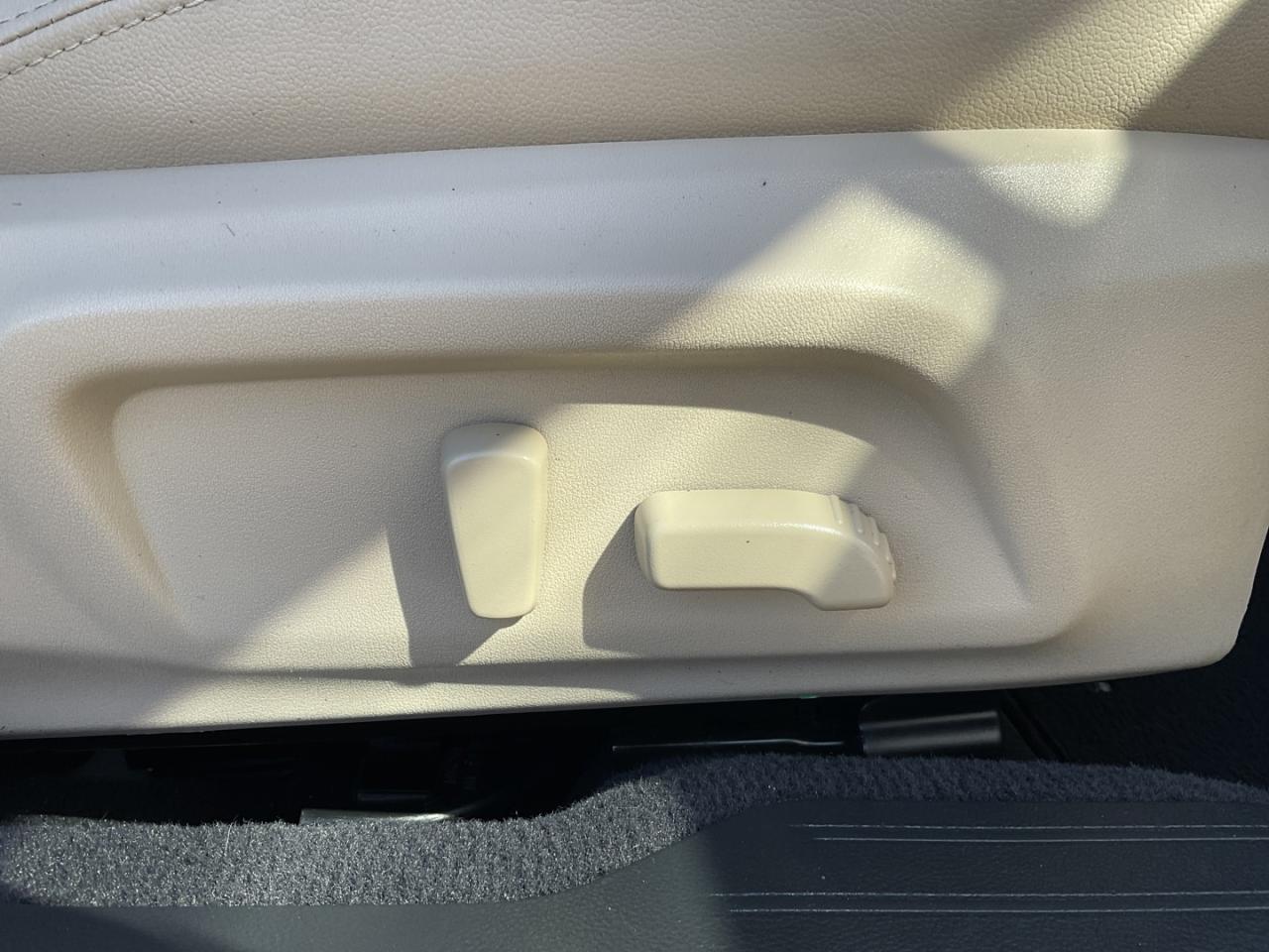 2016 Subaru Legacy 2.5i Limited & Tech Pkg - LTHR! NAV! BACK-UP CAM! Photo