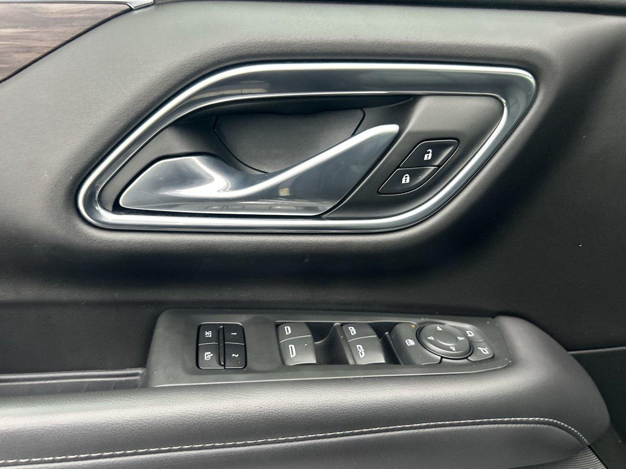 2021 Chevrolet Tahoe 4x4 Z71 8-Pass BOSE Rear Screens Sunroof Low KMs Photo