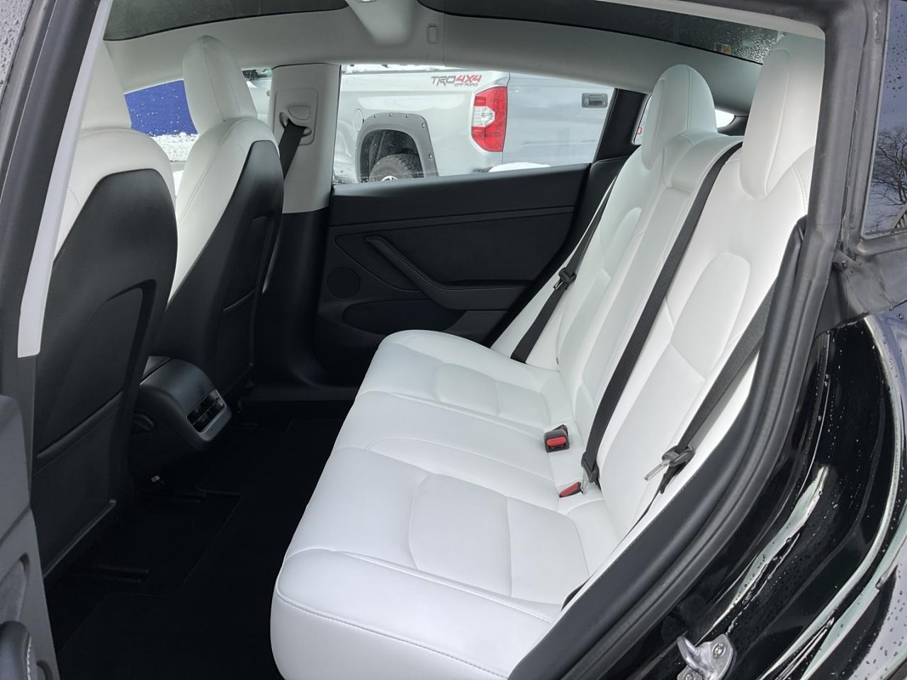 2022 Tesla Model 3 Long Range - WHITE LEATHER! NAV! CAMERAS! Photo