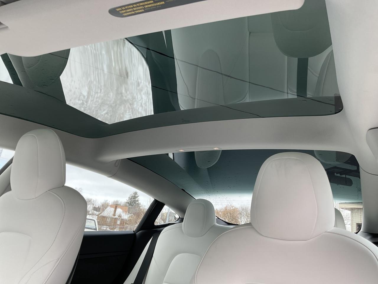 2022 Tesla Model 3 Long Range - WHITE LEATHER! NAV! CAMERAS! Photo