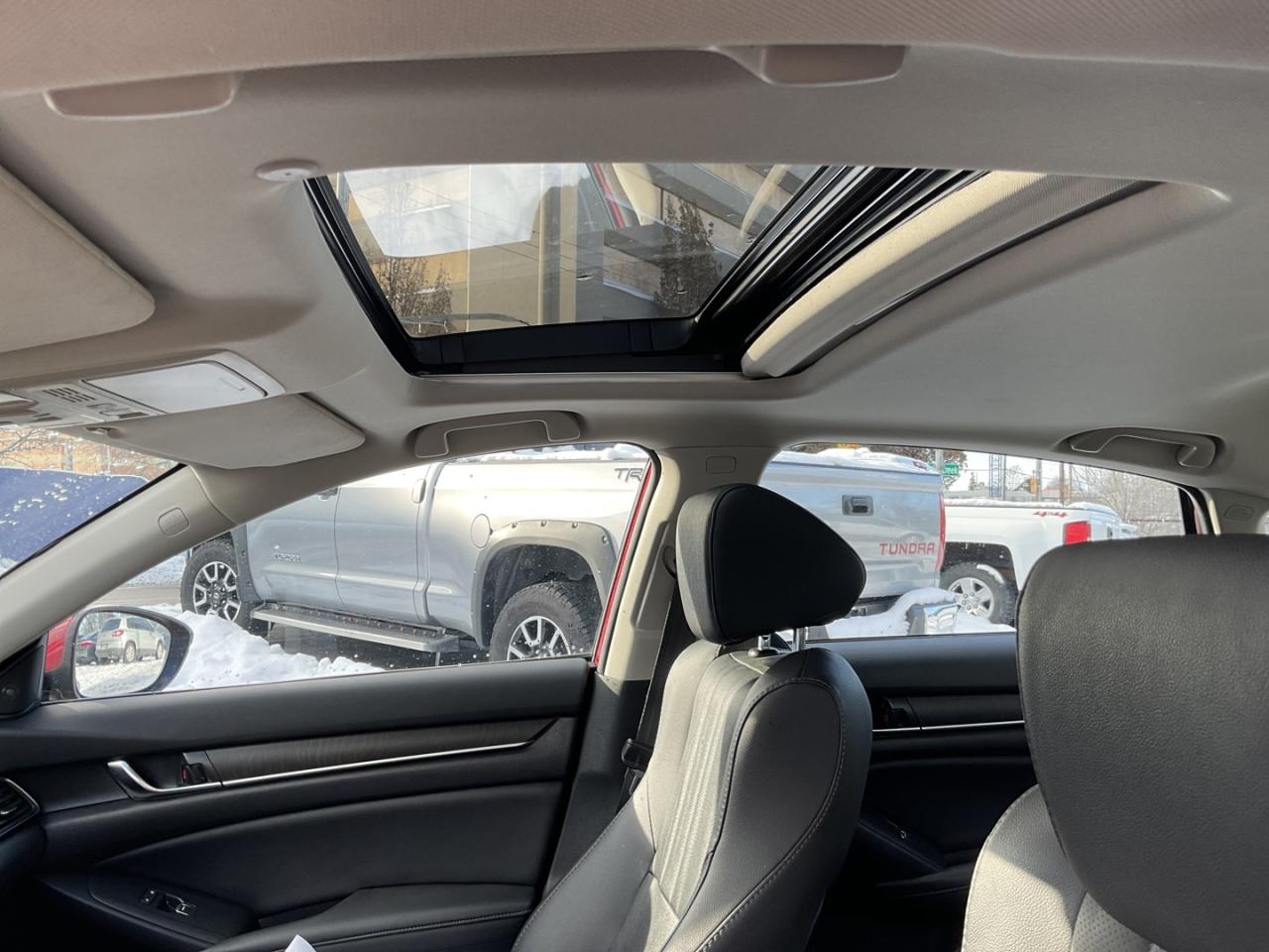 2020 Honda Accord Touring - LTHR! NAV! BACK-UP CAM! BSM! REMOTE STAR Photo