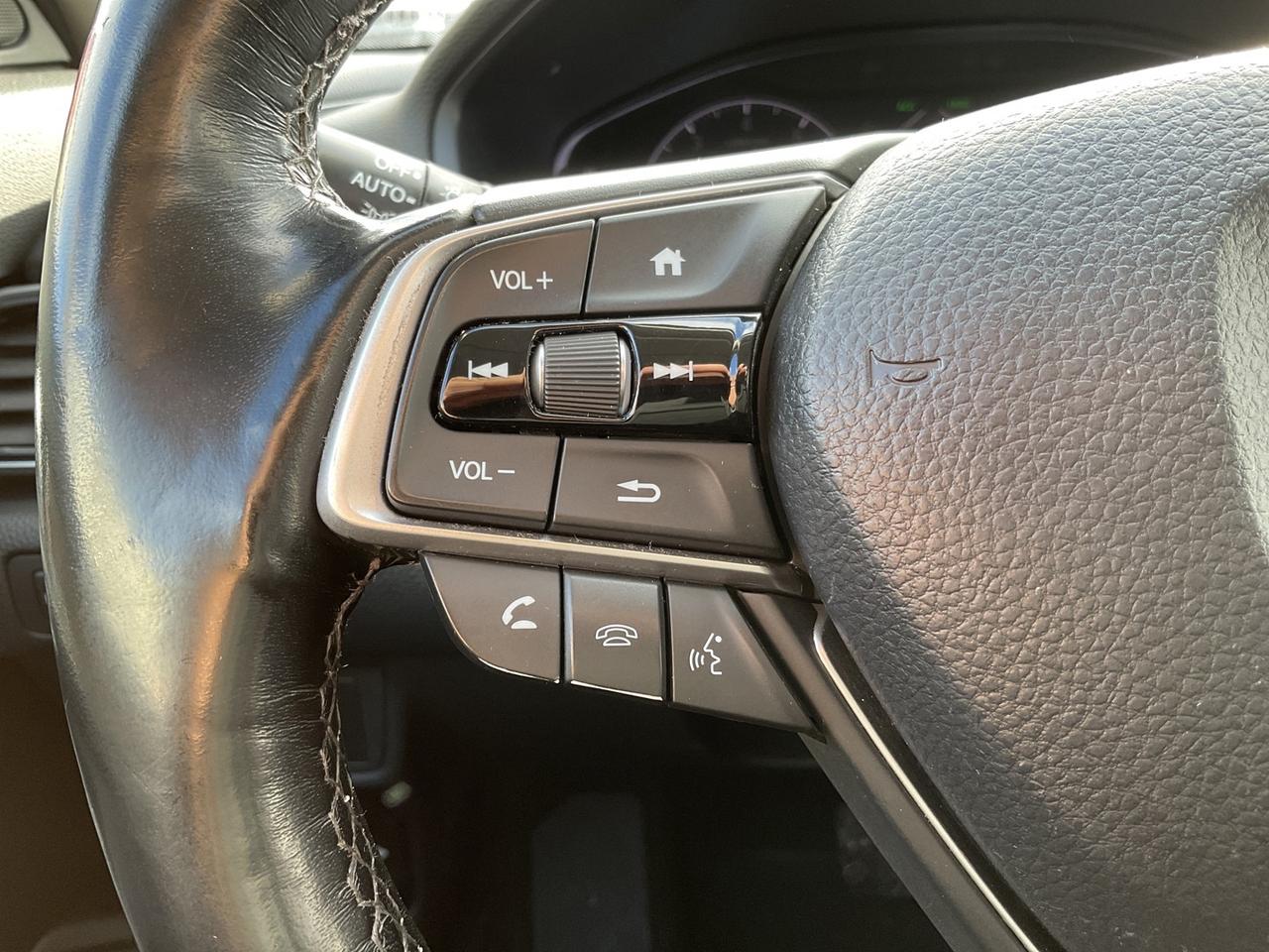 2020 Honda Accord Touring - LTHR! NAV! BACK-UP CAM! BSM! REMOTE STAR Photo