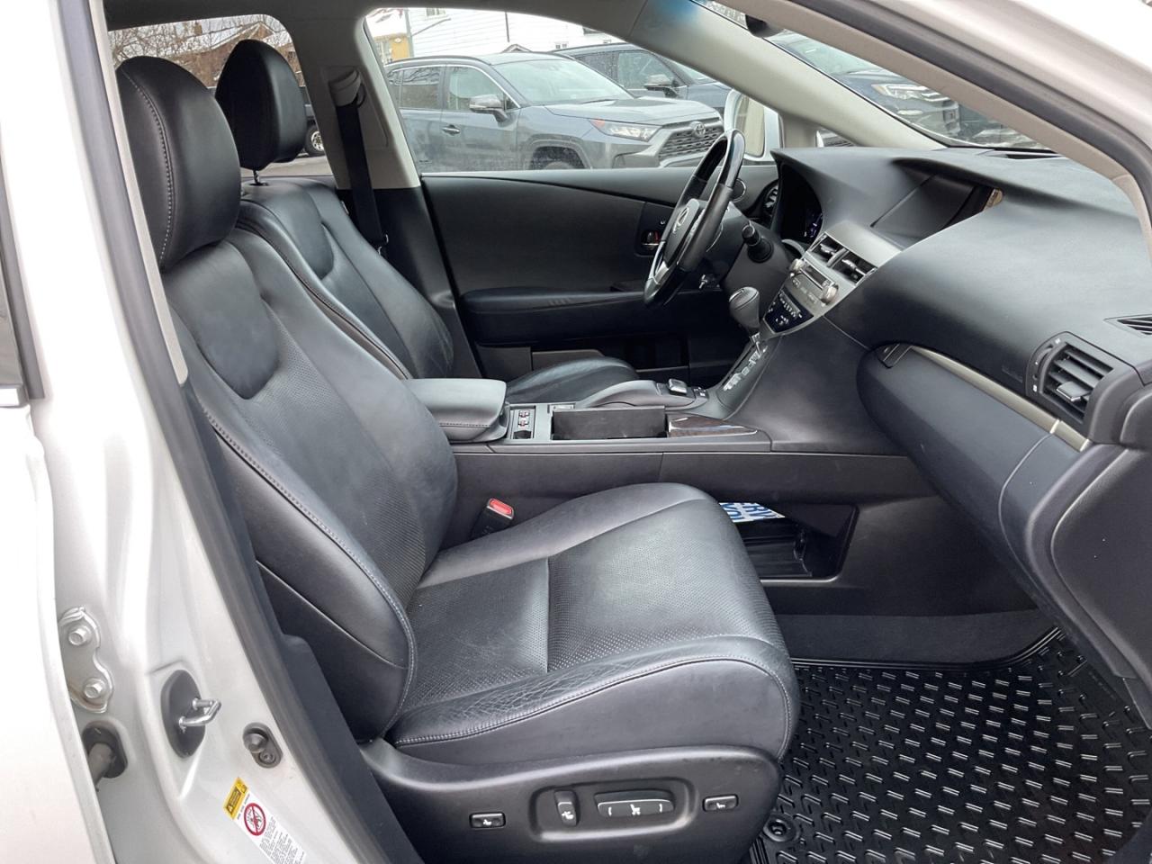 2015 Lexus RX 450h AWD - LTHR! NAV! BACK-UP CAM! HUD! BSM! Photo