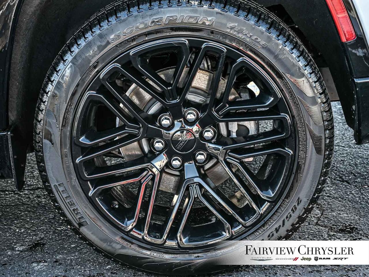 2024 Jeep Wagoneer L Series II Carbide   HEAVY DUTY TOW   THREE PANEL R Photo