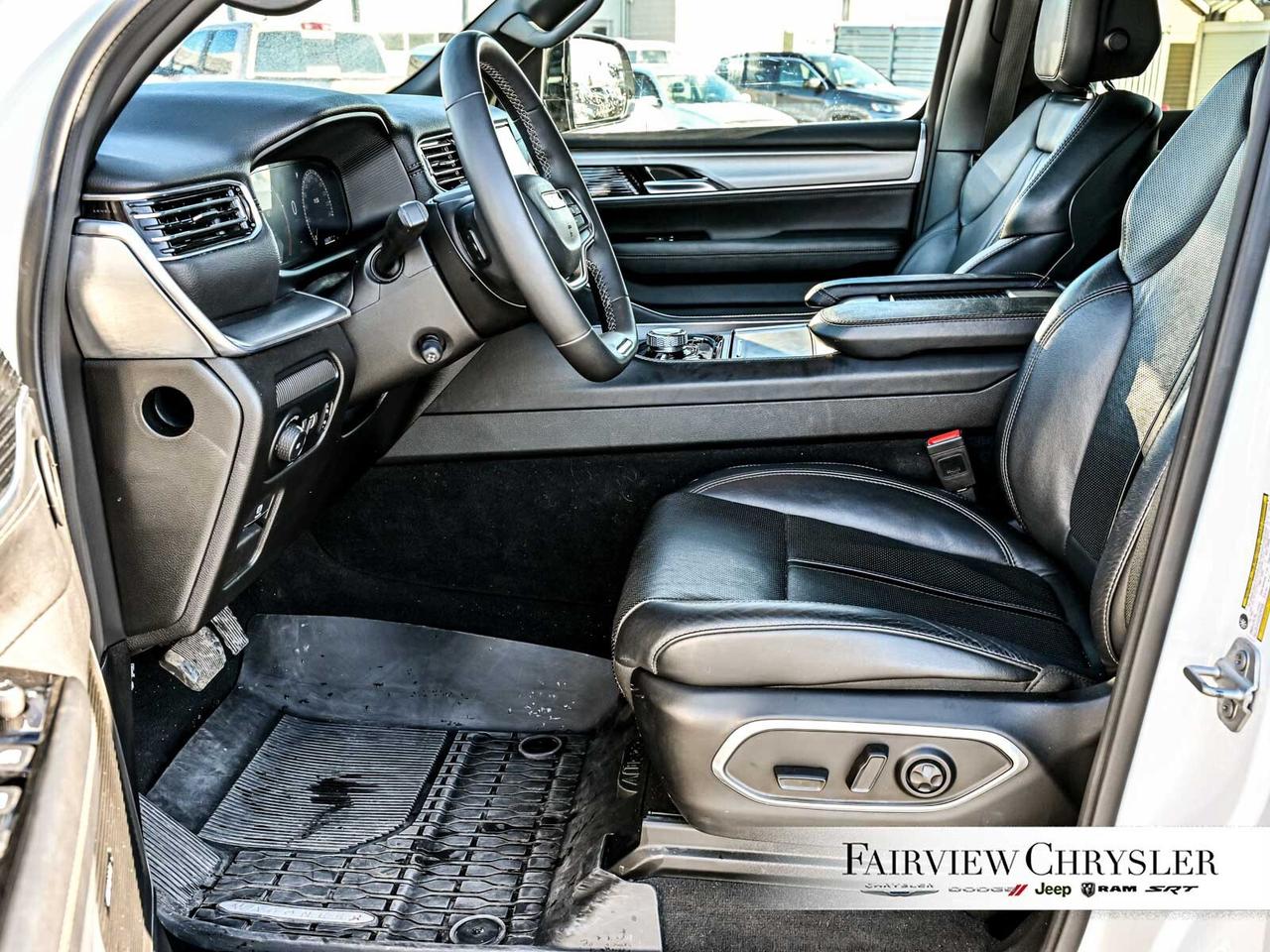 2024 Jeep Wagoneer L Series II Carbide   HEAVY DUTY TOW   THREE PANEL R Photo