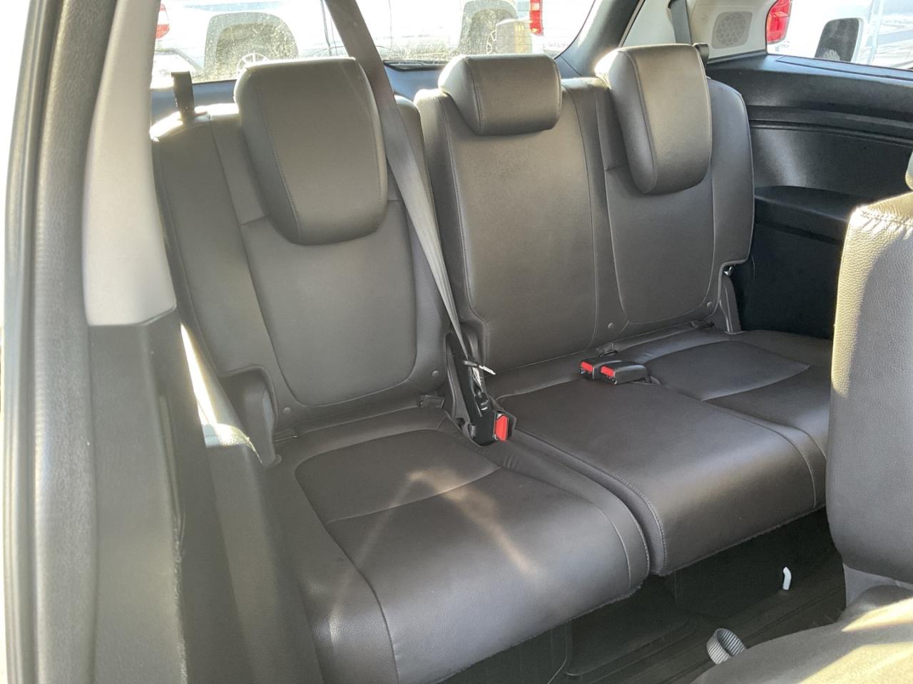 2018 Honda Odyssey Touring - LTHR! NAV! BACK-UP CAM! BSM! DVD! 8 PASS Photo