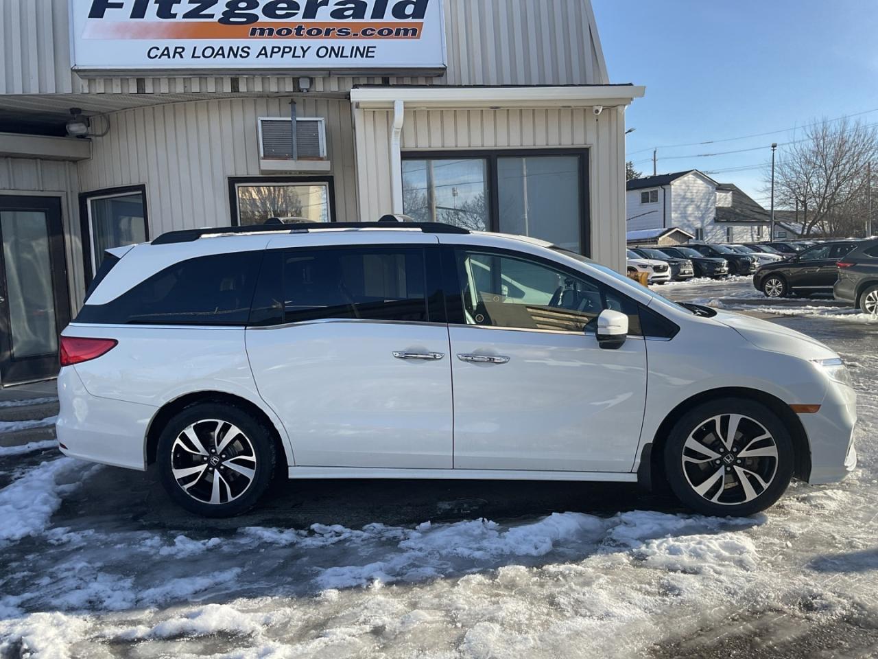 2018 Honda Odyssey Touring - LTHR! NAV! BACK-UP CAM! BSM! DVD! 8 PASS Photo