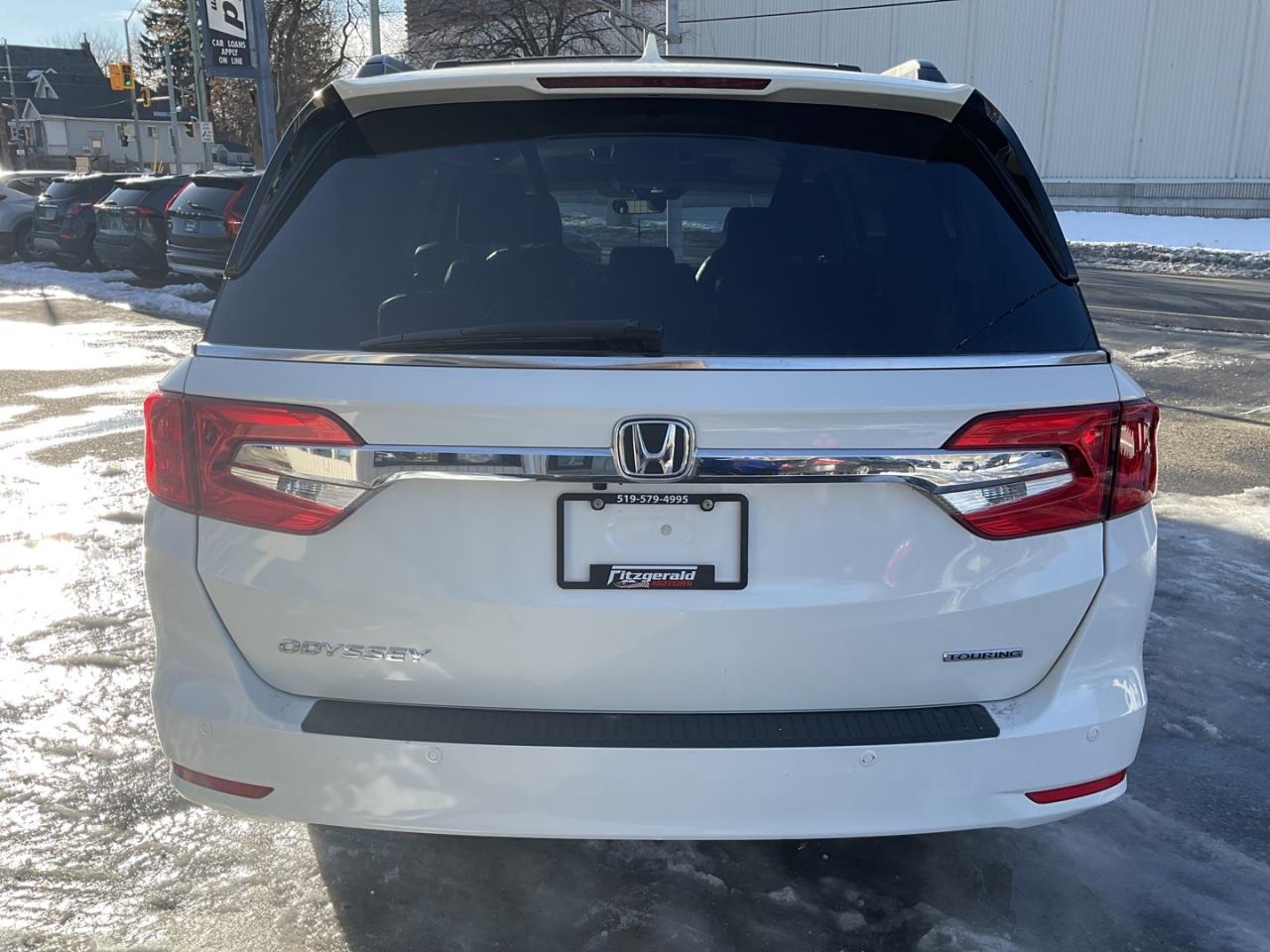 2018 Honda Odyssey Touring - LTHR! NAV! BACK-UP CAM! BSM! DVD! 8 PASS Photo