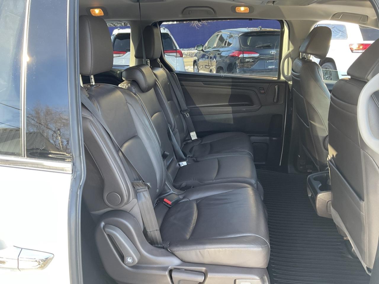 2018 Honda Odyssey Touring - LTHR! NAV! BACK-UP CAM! BSM! DVD! 8 PASS Photo