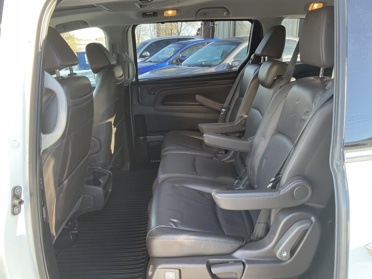 2018 Honda Odyssey Touring - LTHR! NAV! BACK-UP CAM! BSM! DVD! 8 PASS Photo